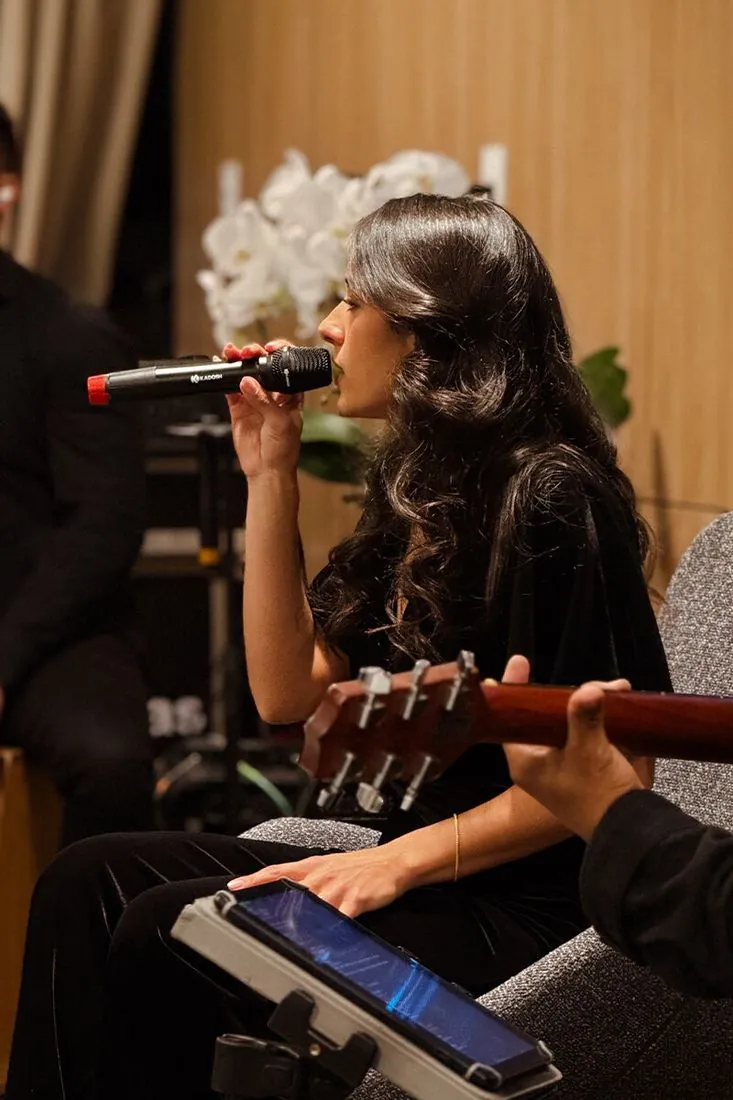 Apresentação musical ao vivo durante o jantar